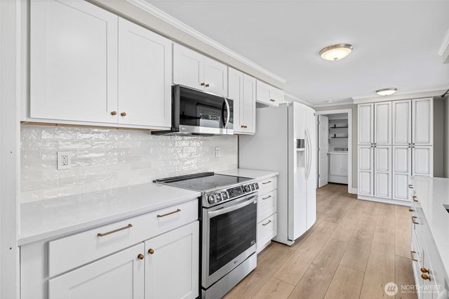 1206 S Walnut St, Burlington, WA 98233