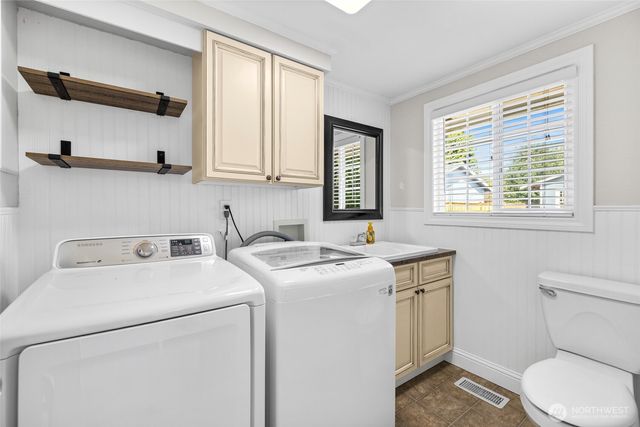 1206 S Walnut St, Burlington, WA 98233