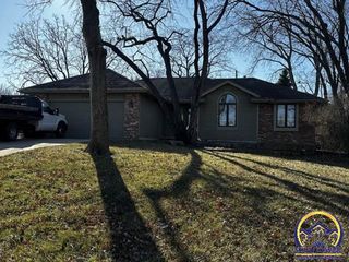 6701 SW Swonthold RD, Topeka, KS 66614