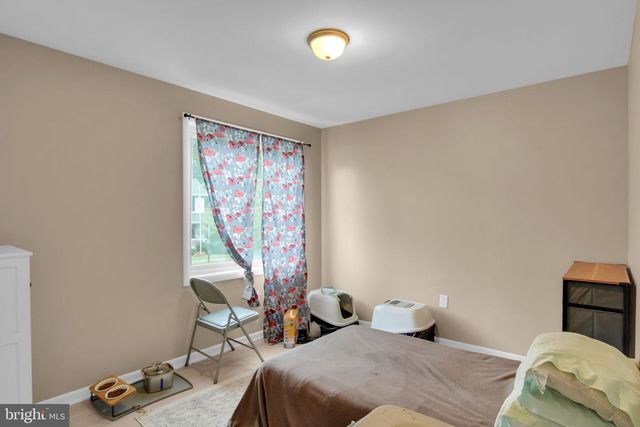 16 YANKEE DR, Mt Holly Springs, PA 17065