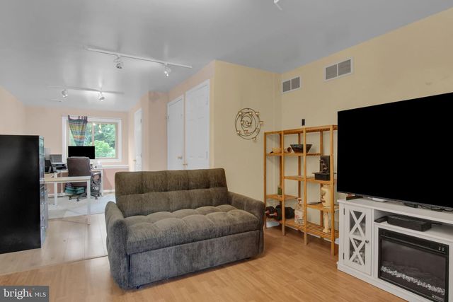 16 YANKEE DR, Mt Holly Springs, PA 17065