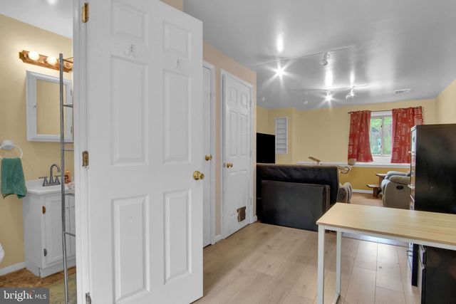 16 YANKEE DR, Mt Holly Springs, PA 17065