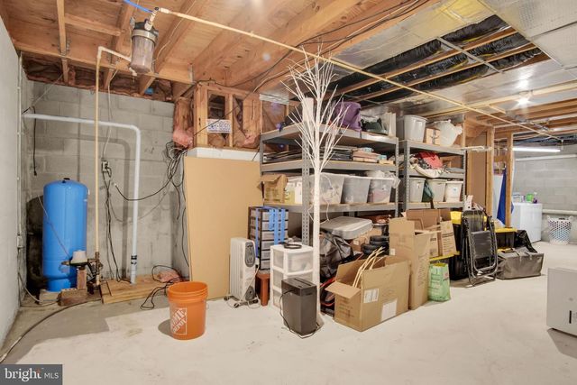 16 YANKEE DR, Mt Holly Springs, PA 17065