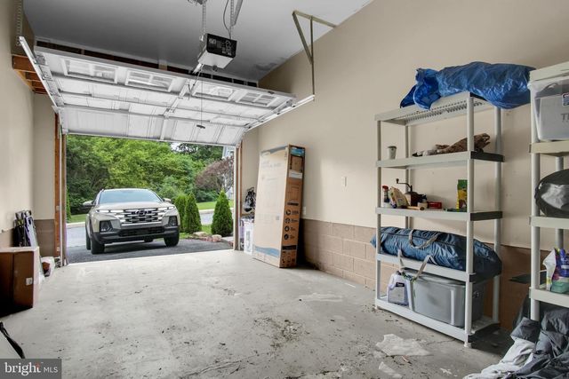 16 YANKEE DR, Mt Holly Springs, PA 17065