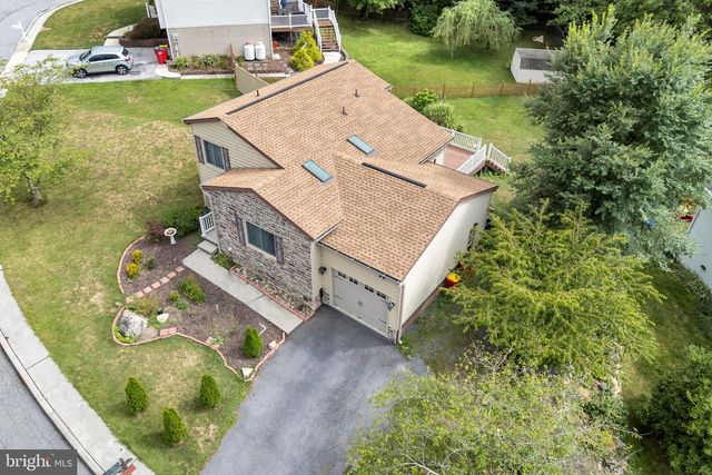 16 YANKEE DR, Mt Holly Springs, PA 17065