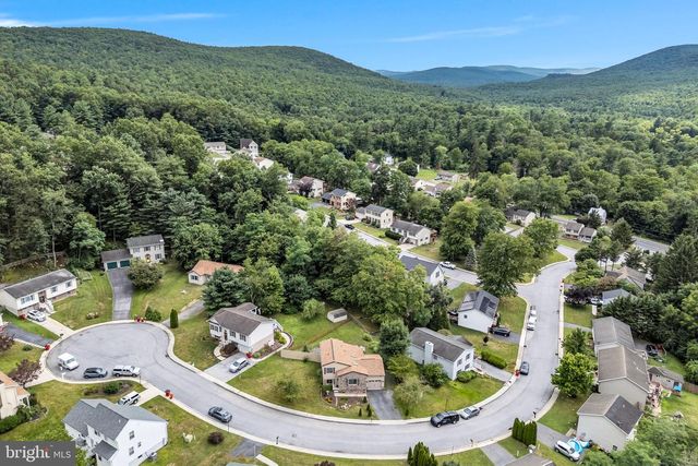 16 YANKEE DR, Mt Holly Springs, PA 17065
