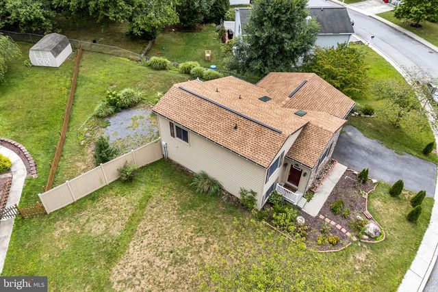 16 YANKEE DR, Mt Holly Springs, PA 17065