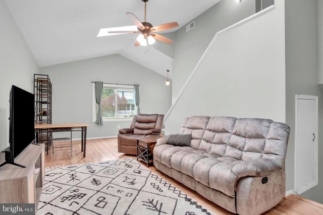 16 YANKEE DR, Mt Holly Springs, PA 17065