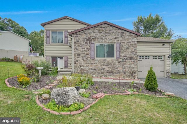 16 YANKEE DR, Mt Holly Springs, PA 17065