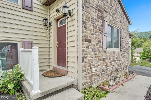 16 YANKEE DR, Mt Holly Springs, PA 17065