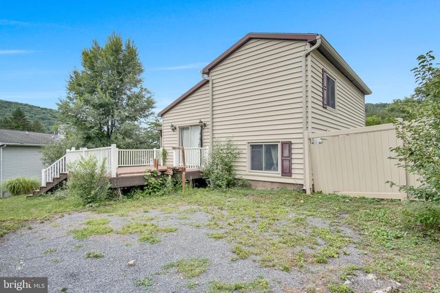 16 YANKEE DR, Mt Holly Springs, PA 17065