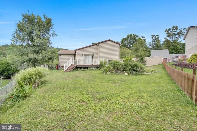 16 YANKEE DR, Mt Holly Springs, PA 17065