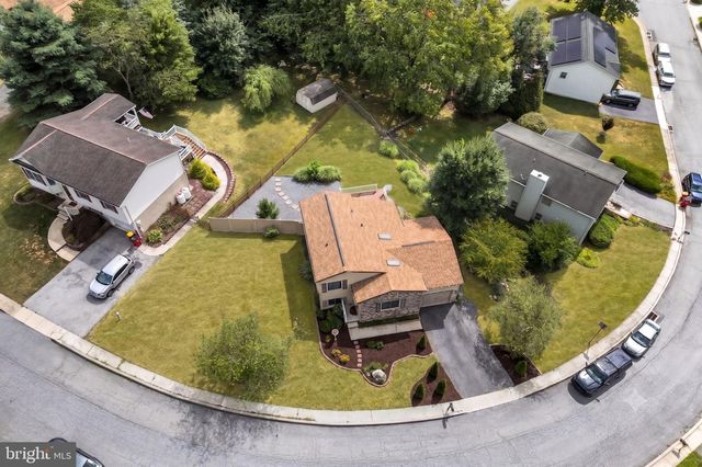 16 YANKEE DR, Mt Holly Springs, PA 17065
