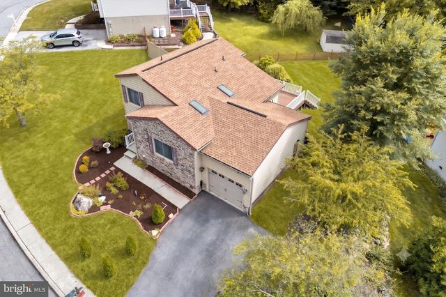 16 YANKEE DR, Mt Holly Springs, PA 17065
