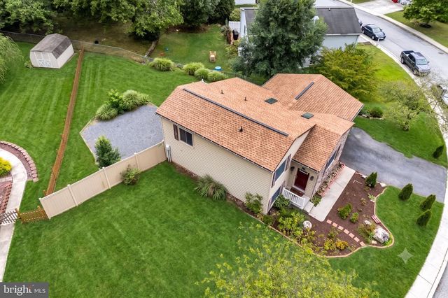 16 YANKEE DR, Mt Holly Springs, PA 17065