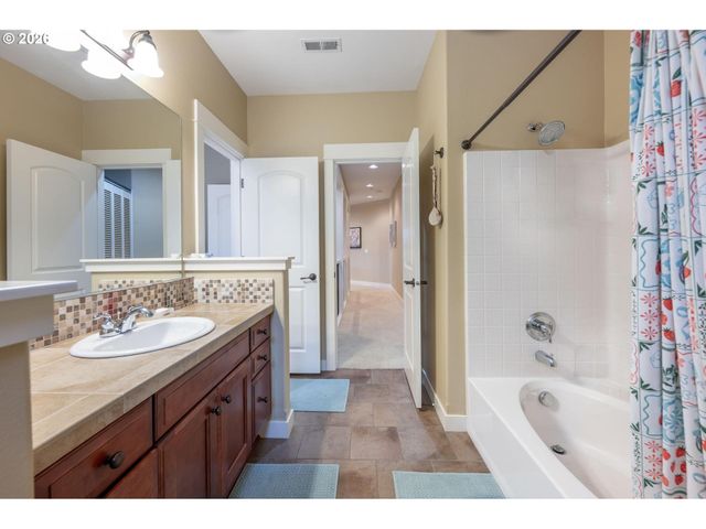 3640 Sw BAIRD St 3, Portland, OR 97219