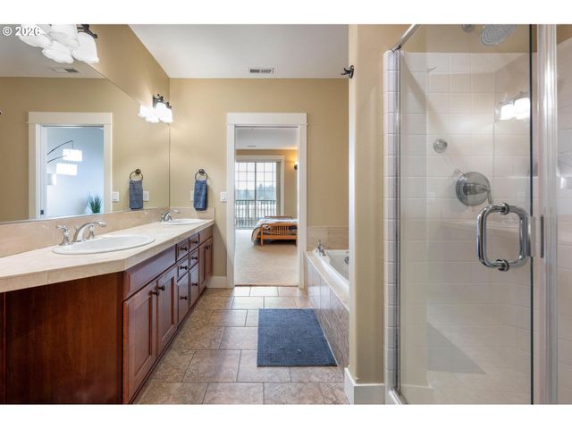 3640 Sw BAIRD St 3, Portland, OR 97219