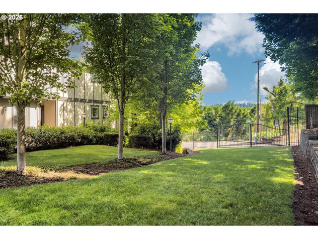 3640 Sw BAIRD St 3, Portland, OR 97219