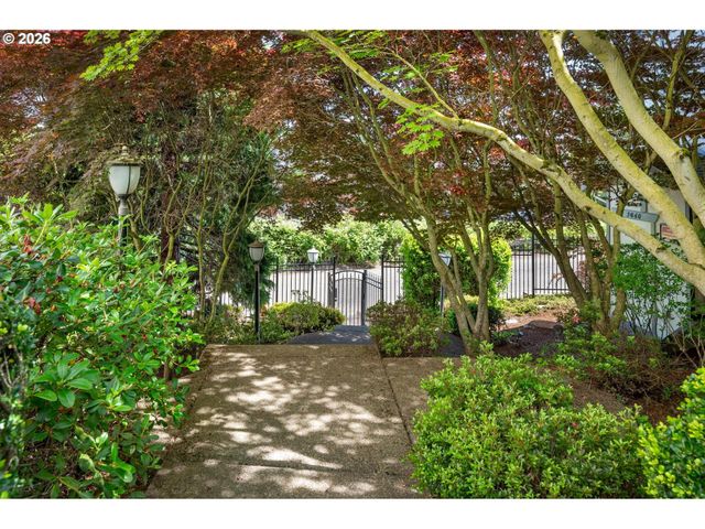 3640 Sw BAIRD St 3, Portland, OR 97219