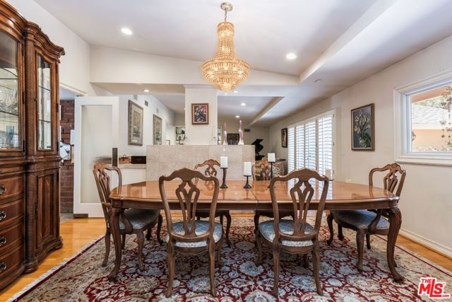 19717 Wells Drive, Woodland Hills (los Angeles), CA 91364
