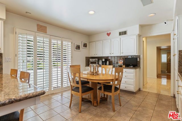 19717 Wells Drive, Woodland Hills (los Angeles), CA 91364