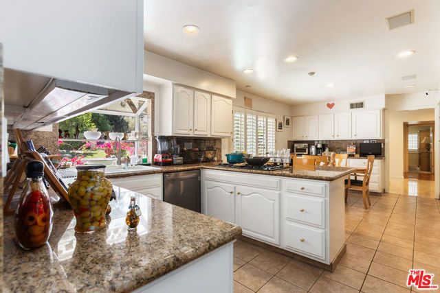 19717 Wells Drive, Woodland Hills (los Angeles), CA 91364