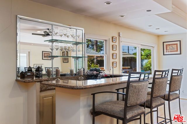 19717 Wells Drive, Woodland Hills (los Angeles), CA 91364