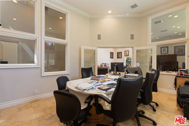 19717 Wells Drive, Woodland Hills (los Angeles), CA 91364