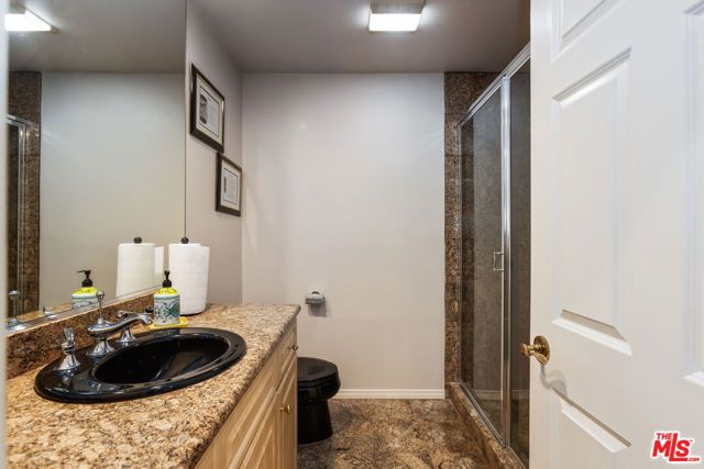 19717 Wells Drive, Woodland Hills (los Angeles), CA 91364