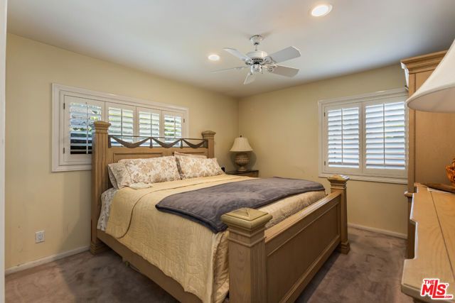 19717 Wells Drive, Woodland Hills (los Angeles), CA 91364