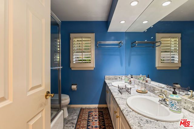 19717 Wells Drive, Woodland Hills (los Angeles), CA 91364