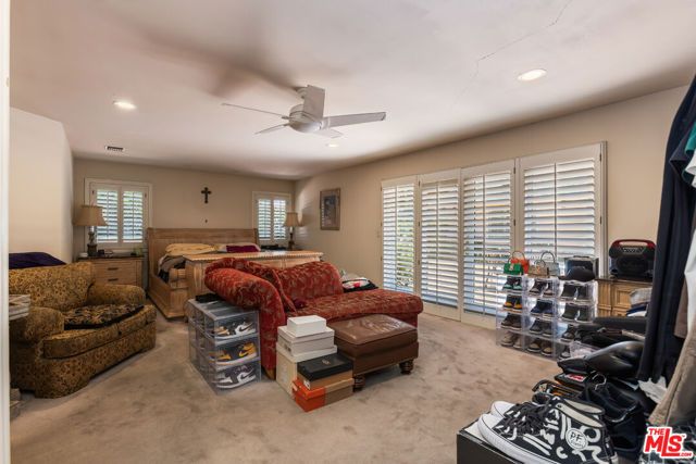 19717 Wells Drive, Woodland Hills (los Angeles), CA 91364
