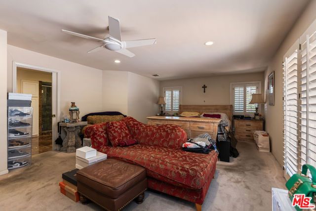 19717 Wells Drive, Woodland Hills (los Angeles), CA 91364