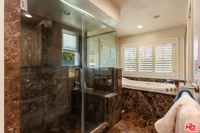 19717 Wells Drive, Woodland Hills (los Angeles), CA 91364