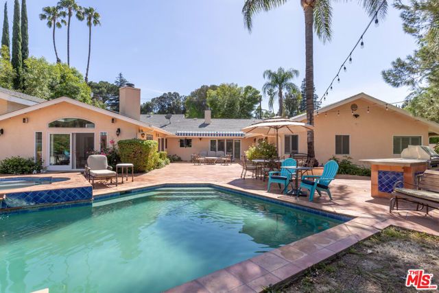 19717 Wells Drive, Woodland Hills (los Angeles), CA 91364