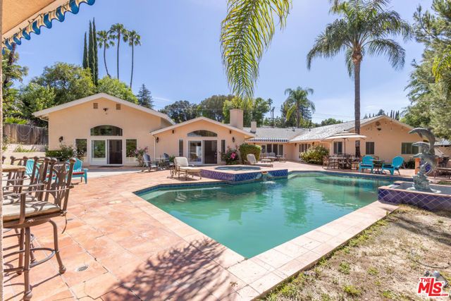 19717 Wells Drive, Woodland Hills (los Angeles), CA 91364