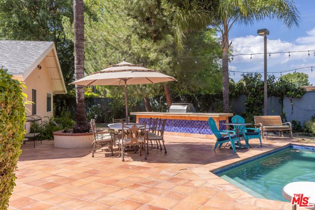 19717 Wells Drive, Woodland Hills (los Angeles), CA 91364