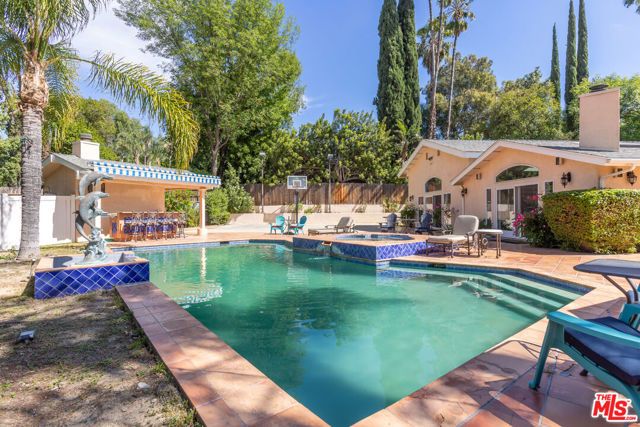19717 Wells Drive, Woodland Hills (los Angeles), CA 91364