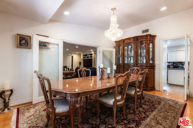 19717 Wells Drive, Woodland Hills (los Angeles), CA 91364
