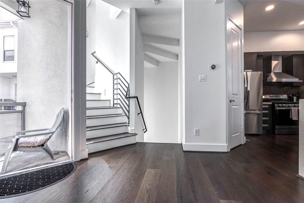 Image 12 of property listing at 5715 Larkin Street D, Houston, TX 77007