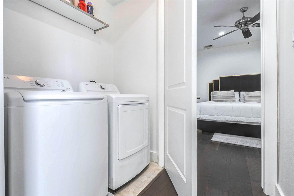 Image 24 of property listing at 5715 Larkin Street D, Houston, TX 77007