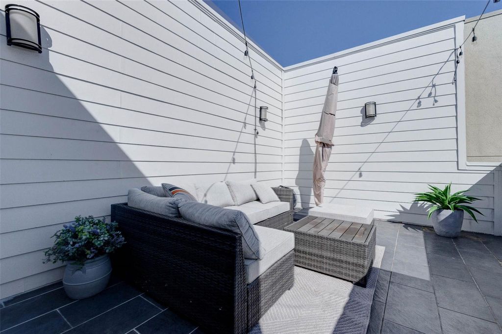 Image 26 of property listing at 5715 Larkin Street D, Houston, TX 77007