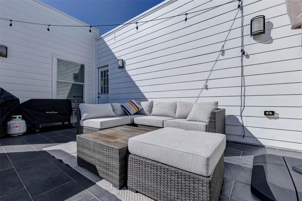 Image 28 of property listing at 5715 Larkin Street D, Houston, TX 77007