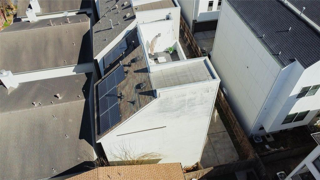 Image 30 of property listing at 5715 Larkin Street D, Houston, TX 77007