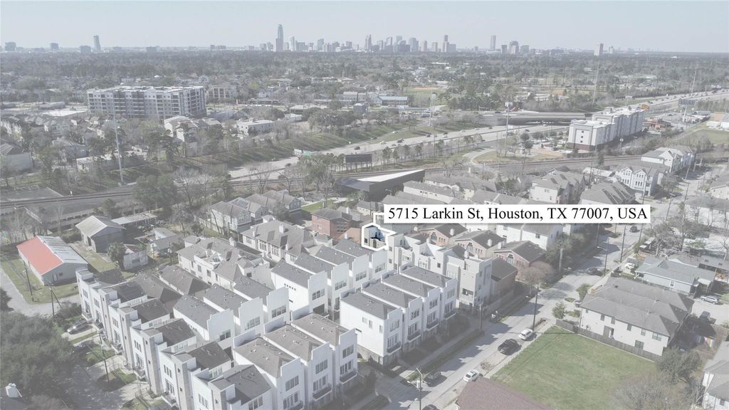 Image 31 of property listing at 5715 Larkin Street D, Houston, TX 77007