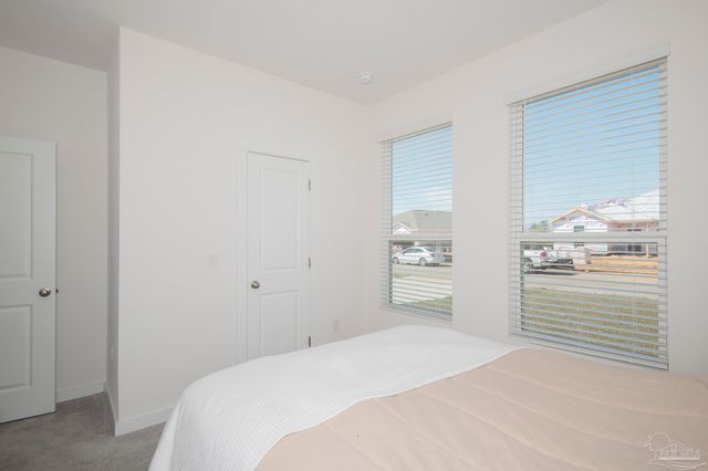 6046 Briarcliff Ln, Pace, FL 32571