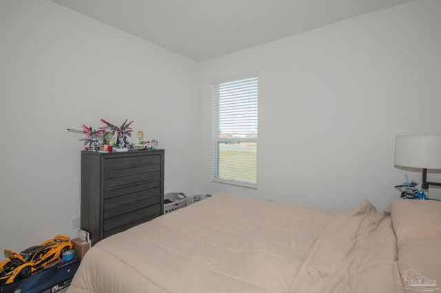 6046 Briarcliff Ln, Pace, FL 32571