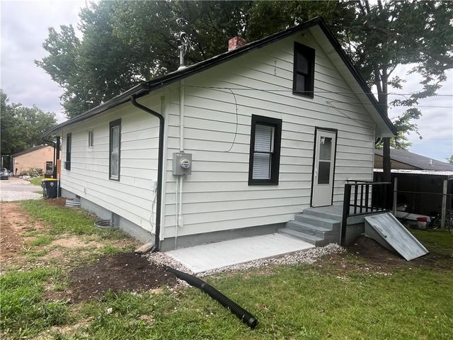 8320 Wabash Avenue, Kansas City, MO 64132
