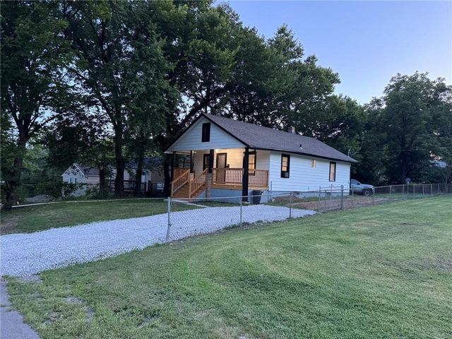 8320 Wabash Avenue, Kansas City, MO 64132