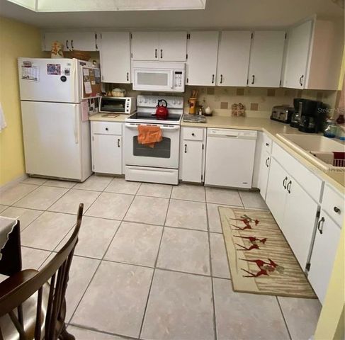 1059 DUNROBIN DRIVE B, Palm Harbor, FL 34684